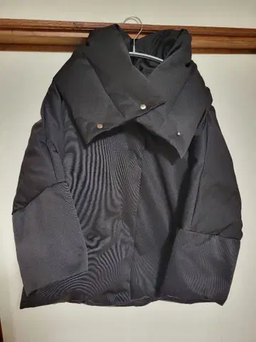 Aulie F 블랙 다운 자켓