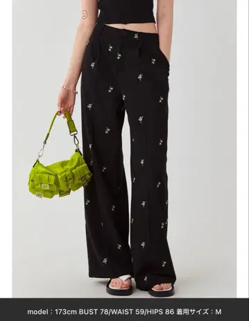 플라워 스티치 센터 프레스 스트레이트 슬랙스 FX23K058