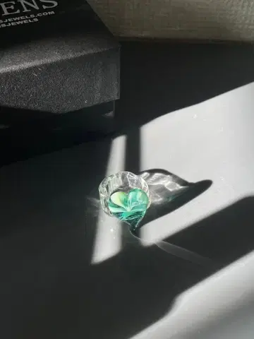 LEVENS / 레벤스 HEART OF GLASS 반지