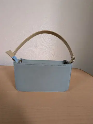 스카이블루 박스형 핸드백