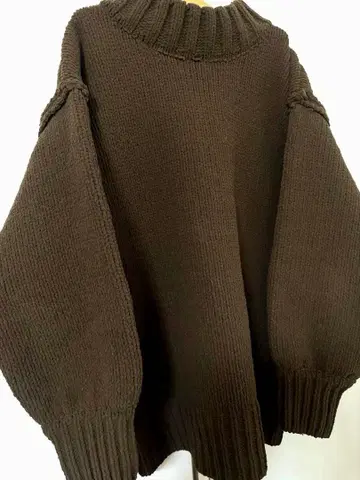 EMODA 초콜릿 브라운 볼륨 슬리브 니트 스웨터