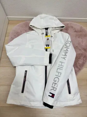 TOMMY HILFIGER 화이트 다운 자켓 S 사이즈