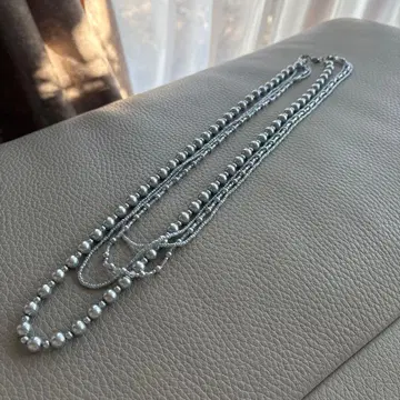 실버 계열 펄풍 비즈 롱 목걸이