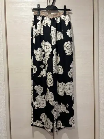 CHIGNON 시뇽 꽃무늬 팬츠