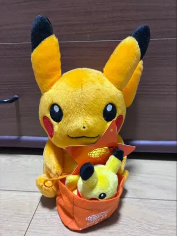 레어 BEAMS 35주년 피카츄 콜라보 봉제 인형 새상품급 색이다른