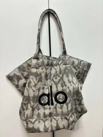 전신 미사용 애로우 요가 ALO Yoga 토트백 그레이