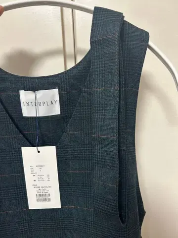 INTERPLAY 다크 그린 V넥 원피스