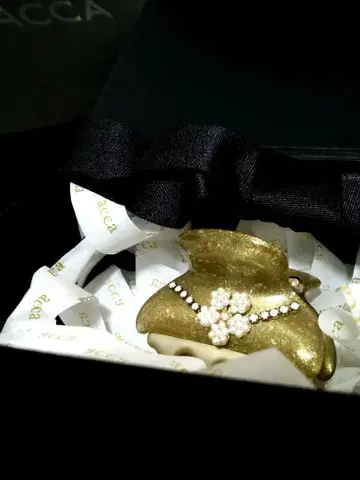 [ acca ] 미사용 새상품 골드 펄 꽃 모티브 헤어 클립 A 사이즈