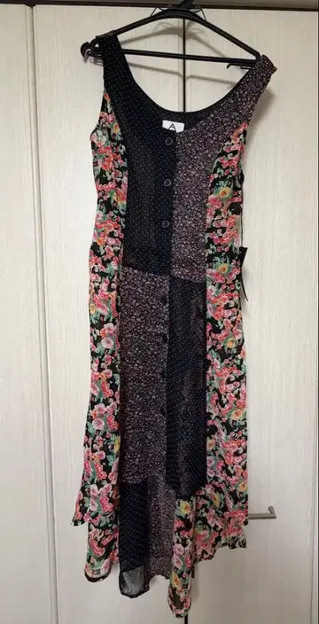 새상품 UNIF 꽃무늬 슬리브리스 원피스 S