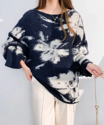 [ by LEGNA ] 드롭 숄더 큰 꽃무늬 니트