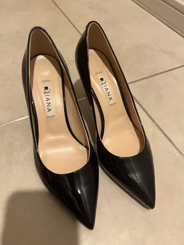 Diana 네이비 하이힐