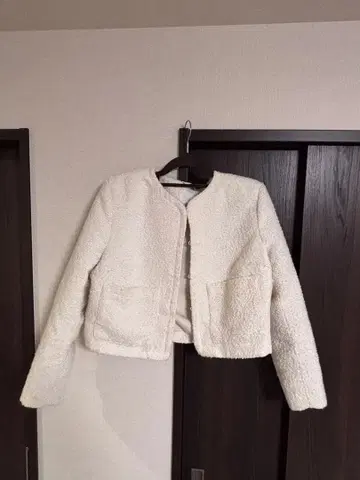 화이트 트위드 자켓 숏 기장