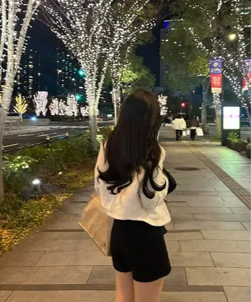 화이트 트위드 자켓 숏 기장