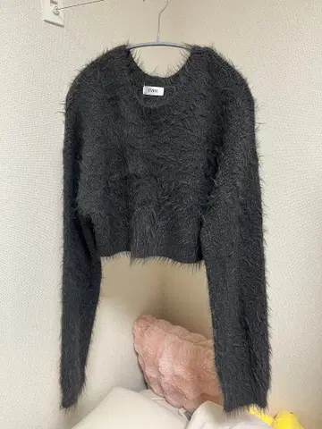 EVEIS 다크 그레이 크롭 니트