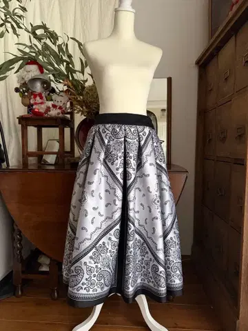 더블 스탠다드 클로징 Sov. 반다나 자카드 스커트 스카프