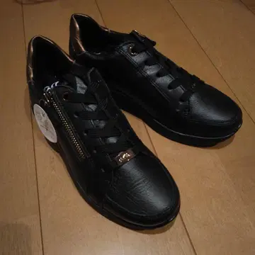 ara 가죽 스니커즈