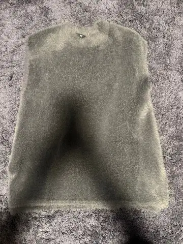 PLST 그레이 슬리브리스 니트 베스트