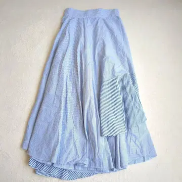 새상품급 볼륨 플레어 스커트 비대칭 스트라이프 패턴 티어드