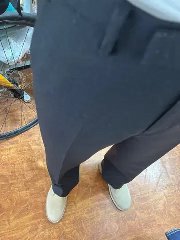 블랙 울 혼방 테이퍼드 슬랙스