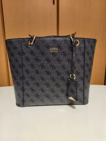 GUESS 블랙 토트백