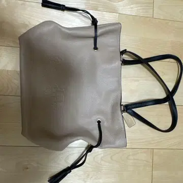 베이지 합성 피혁 숄더백