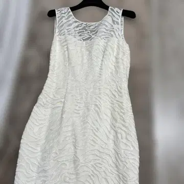 BCBG MAXAZRIA 슬리브리스 원피스