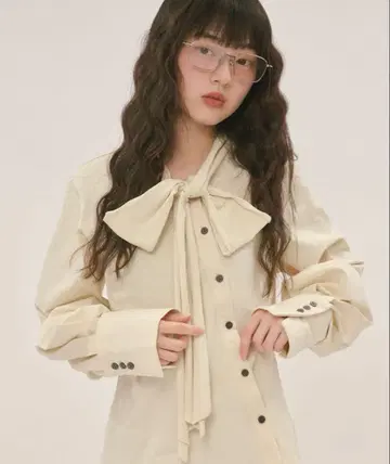 비대칭 리본 상의