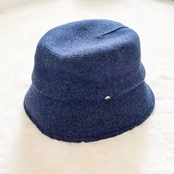 훌라 FURLA 도비 직조 트위드 가로 이어 다운 크로셰 버킷햇