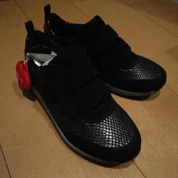 ara 가죽 스니커즈