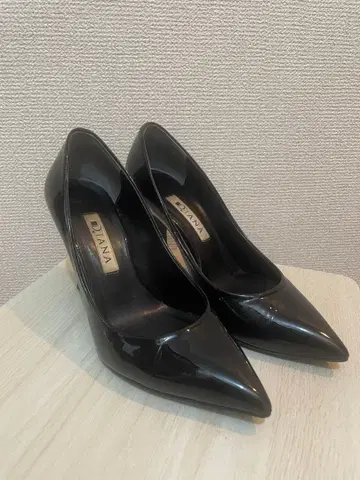 DIANA 블랙 에나멜 하이힐 22cm