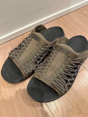 KEEN 유니크 슬라이드 29cm 올리브