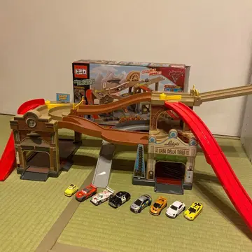 카즈 토미카 액션 코스 라디에이터 스프링스 덤 토미카 포함