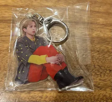 M!LK 요시다 진토 앉아 아크릴 키링