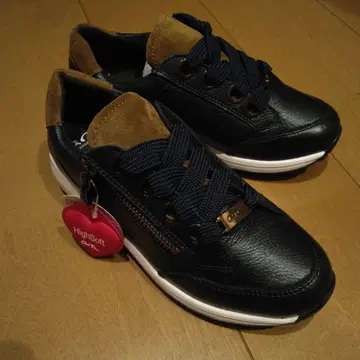 ara 가죽 스니커즈