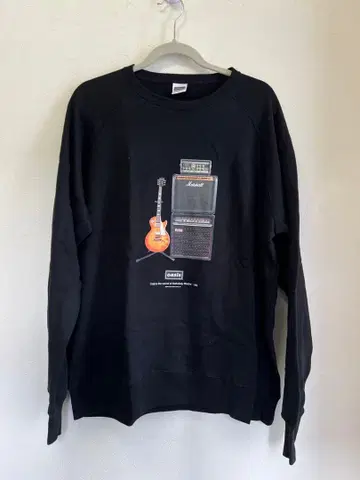 오아시스 30주년 특별전 한정판 맨투맨 블랙