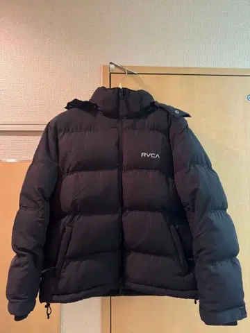 RVCA 후드 부착 블랙 다운 자켓 M 사이즈