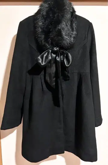 유메텐보 퍼 티펫 포함 프론트 프릴 노카라 코트