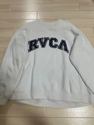 RVCA 화이트 맨투맨 트레이닝복