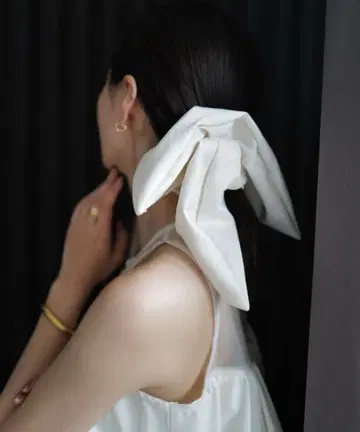 아뉴앙스 빈티지 새틴 스퀘어 스크런치 White