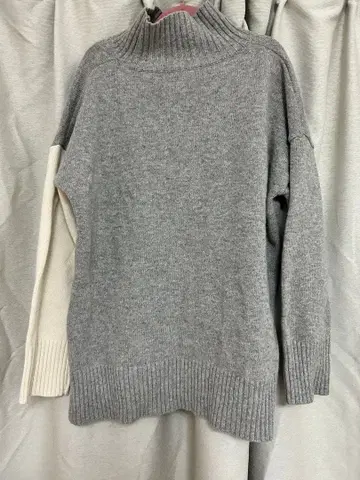 오버 그레이 터틀넥 니트