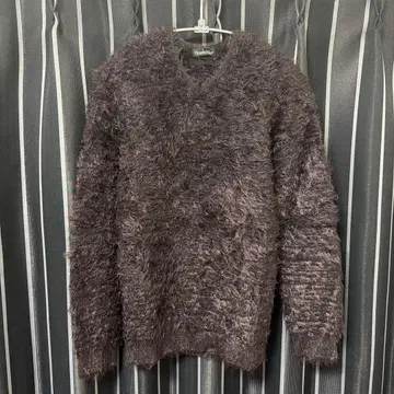 토네이도 마트 와일드 페더 링크스 V넥 니트