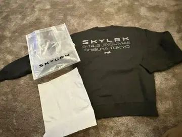 SKYLRK 크루넥 M 사이즈