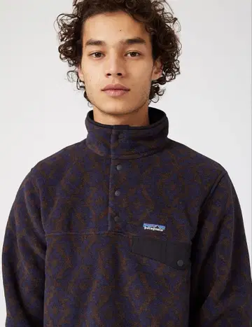 파타고니아 신틸라 스냅T S FSNY 올 패턴 네이비 브라운