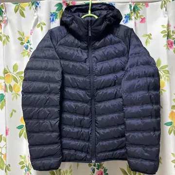 새상품급 M 사이즈 유니클로 울트라 라이트 다운 심리스 후드티 자켓 블랙