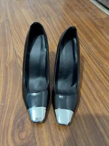 블랙 토캡 하이힐