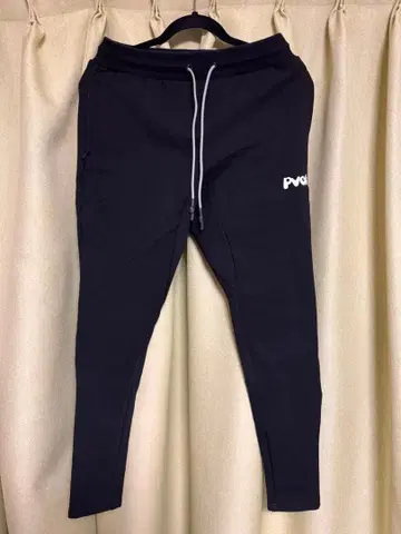 pvot 슬림핏 조거 팬츠 블랙