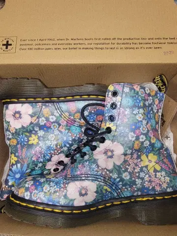 닥터마틴 UK4 원더리스트 닥터마틴 꽃무늬