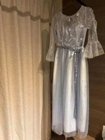 [ 새상품급 파티 드레스 ] 라이트 블루 플레어 슬리브 드레스