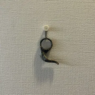 곡선 디자인 블랙 컬러 금속 반지