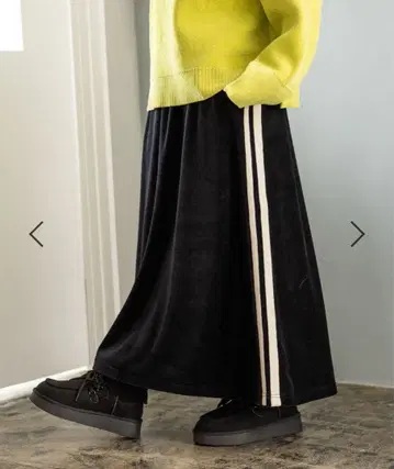 [ 새상품급 ] niko and - 니코앤드 토끼 벨루어 라인 스커트